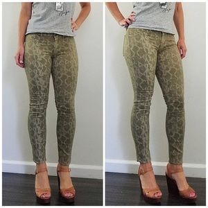 Rich and skinny jeans